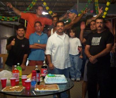 Agasajan  a Samuel en su 38 cumplea&ntilde;os